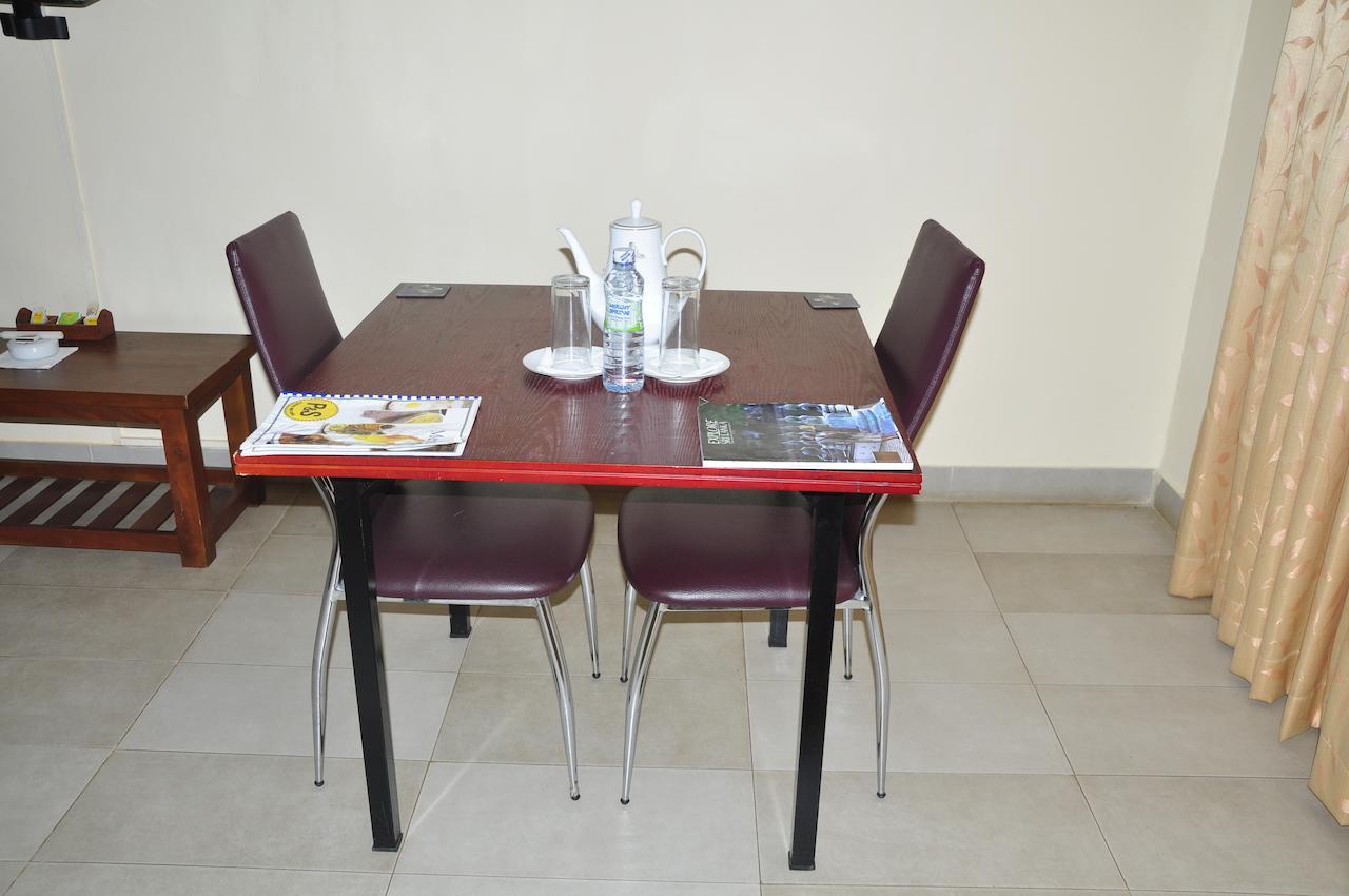Gunners' Club - Minneriya Habitación foto